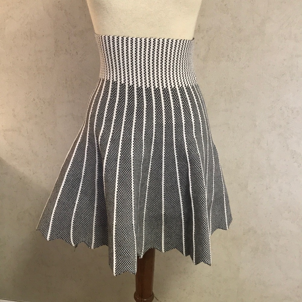 High waisted stripped skirt